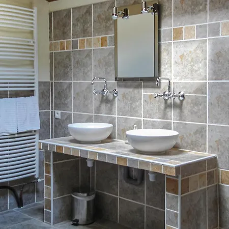 Awesome In Feriehus Souvigné